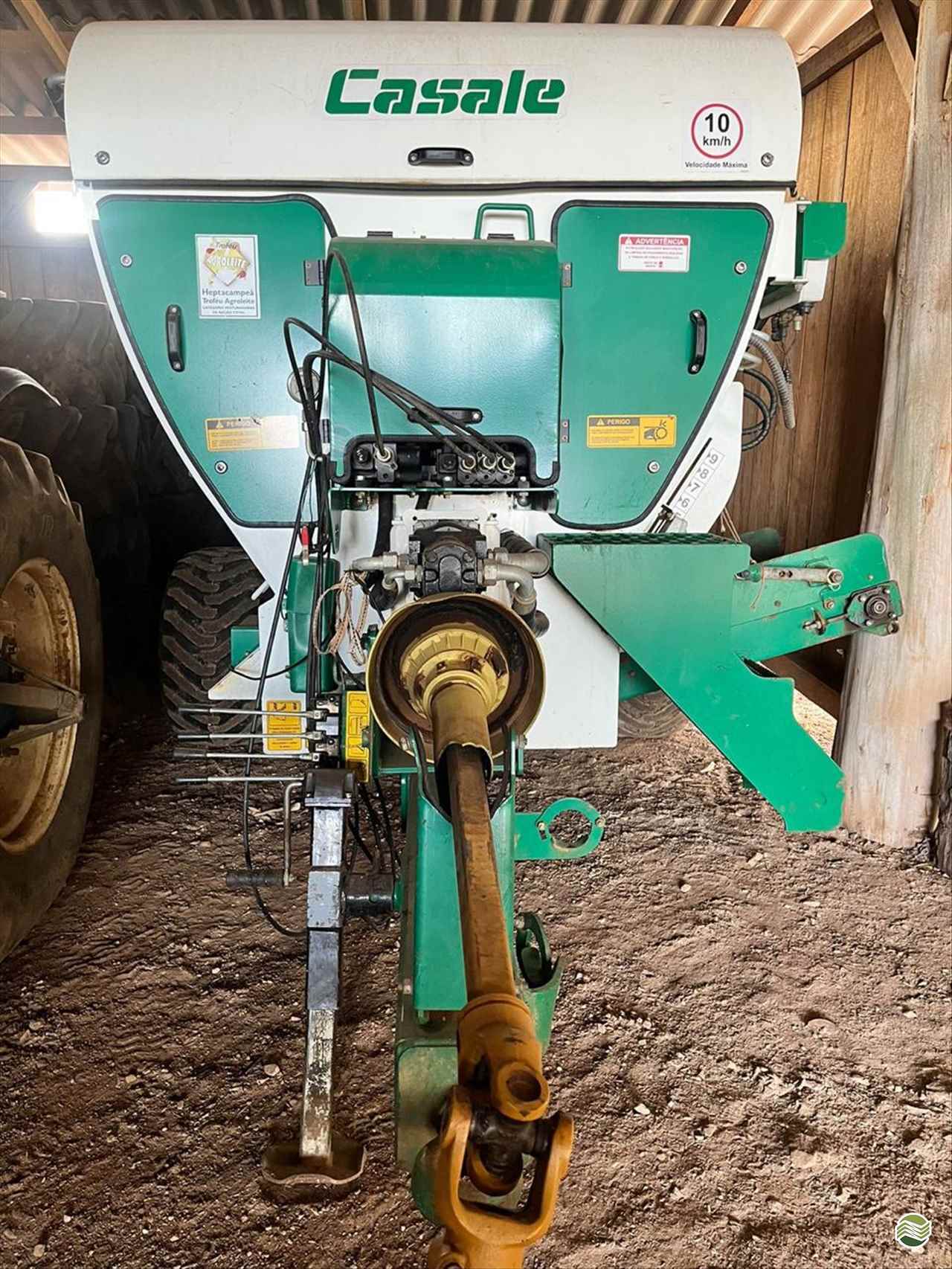IMPLEMENTOS AGRICOLAS VAGAO FORRAGEIRO VAGÃO MISTURADOR Pedrinho Tratores CASTRO PARANÁ PR